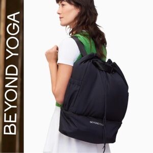 BEYOND YOGA BLACK CONVERTIBLE GYM BAG DRAWSTRING BACKPACK